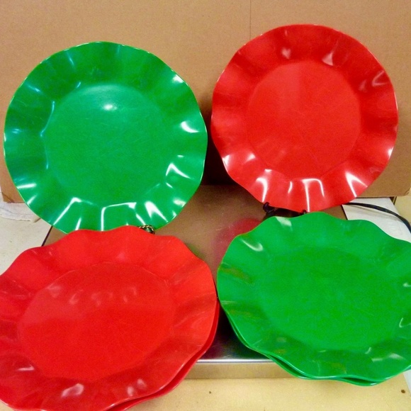 Set of 4 RED or GREEN or mixed 9" Dessert Plates, Resin,  Dishwasher safe, NEW - Picture 1 of 4